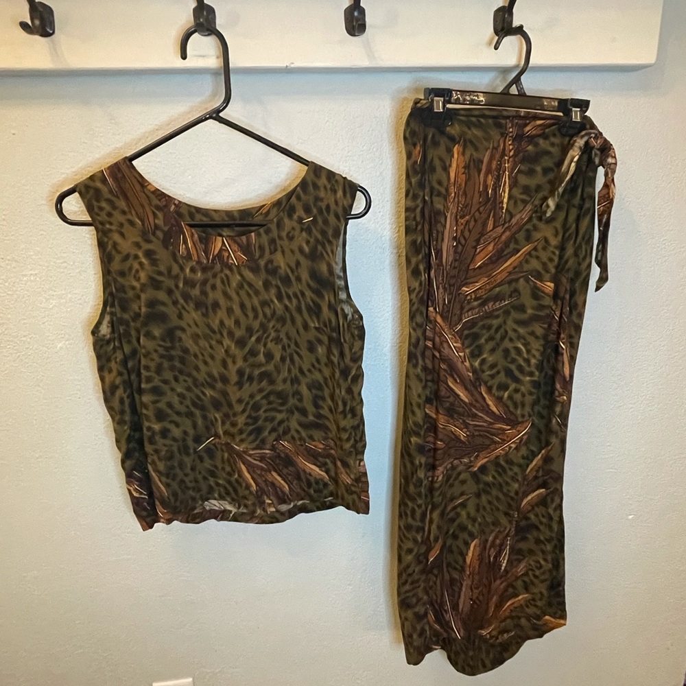 Vintage 2 piece matching top and wrap skirt!